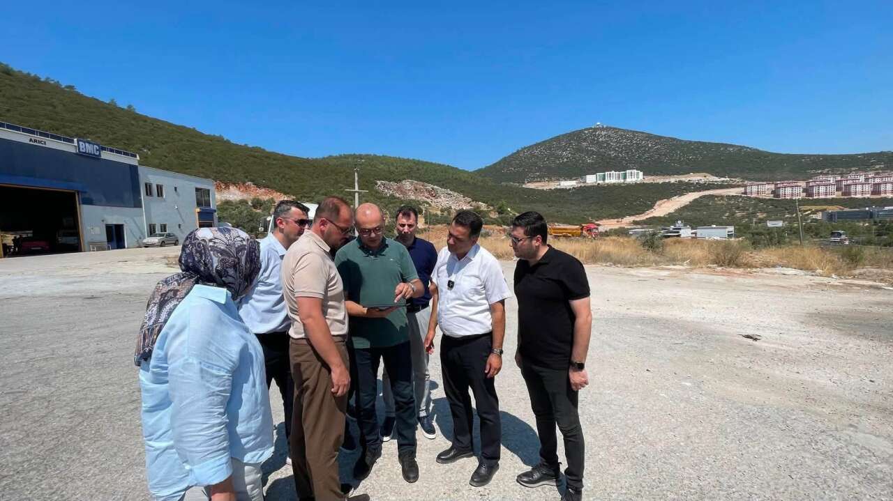 Milas-Bodrum Yolundaki Trafik Yoğunluğu Gündemde: AK Parti Heyeti Karayolları Bölge Müdürüyle Görüştü 4